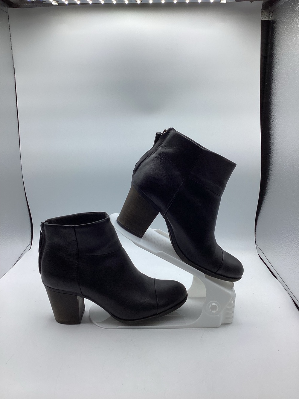 Clark’s Ankle Boots in Black Leather Women’s Size 8